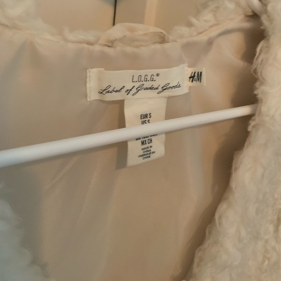 H&M Cream Fur Vest - Picture 3 of 3